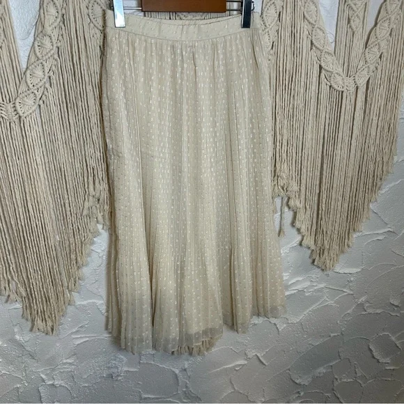 Lulus Ivory Pleated Swiss Dot Midi Skirt Women’s size Small - Picture 6 of 15